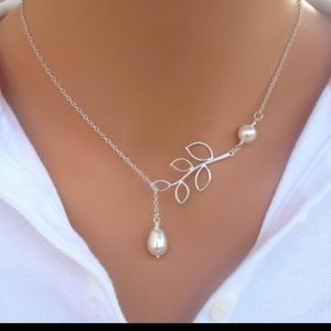 Leaf and Double Pearl Necklace